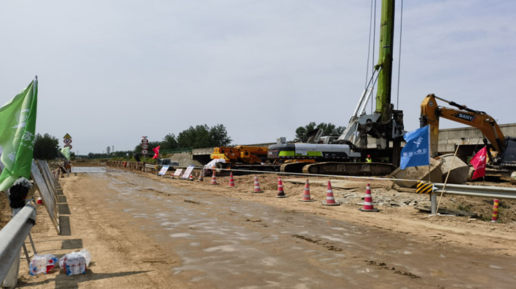 长深高速淮安2标项目部首桩浇筑完成